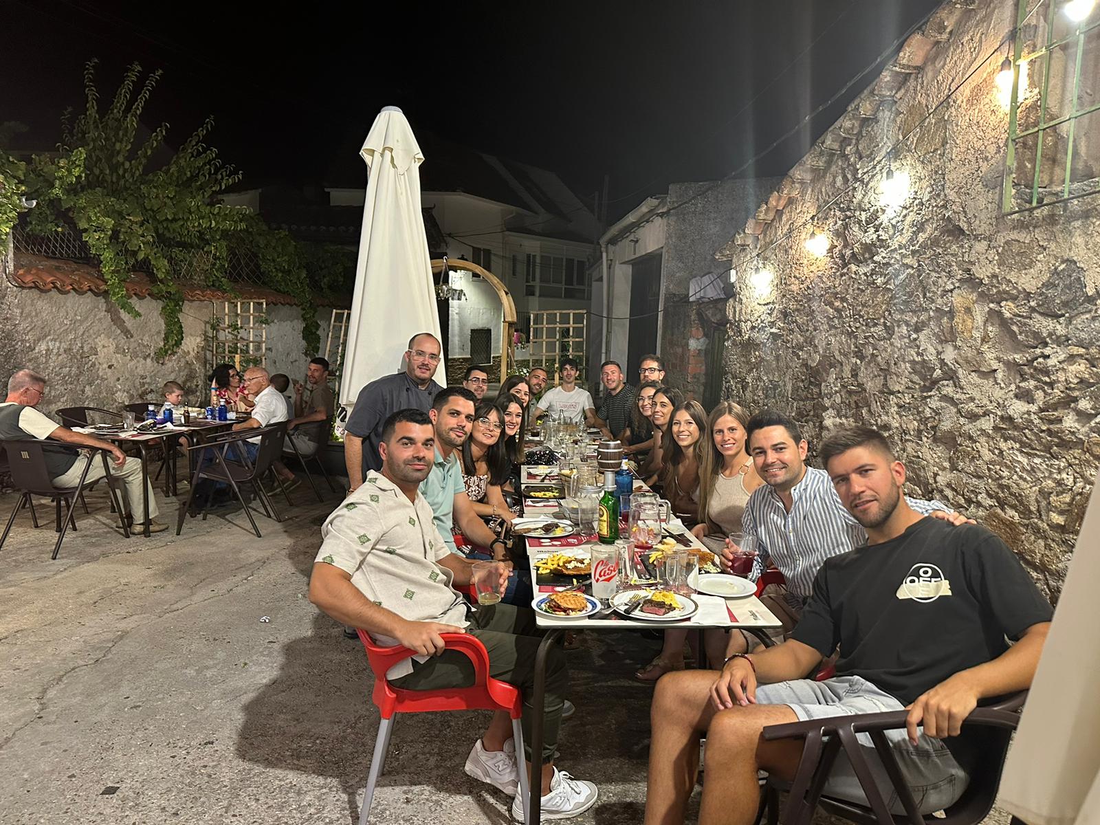 Terraza Iluminada Noche Cena